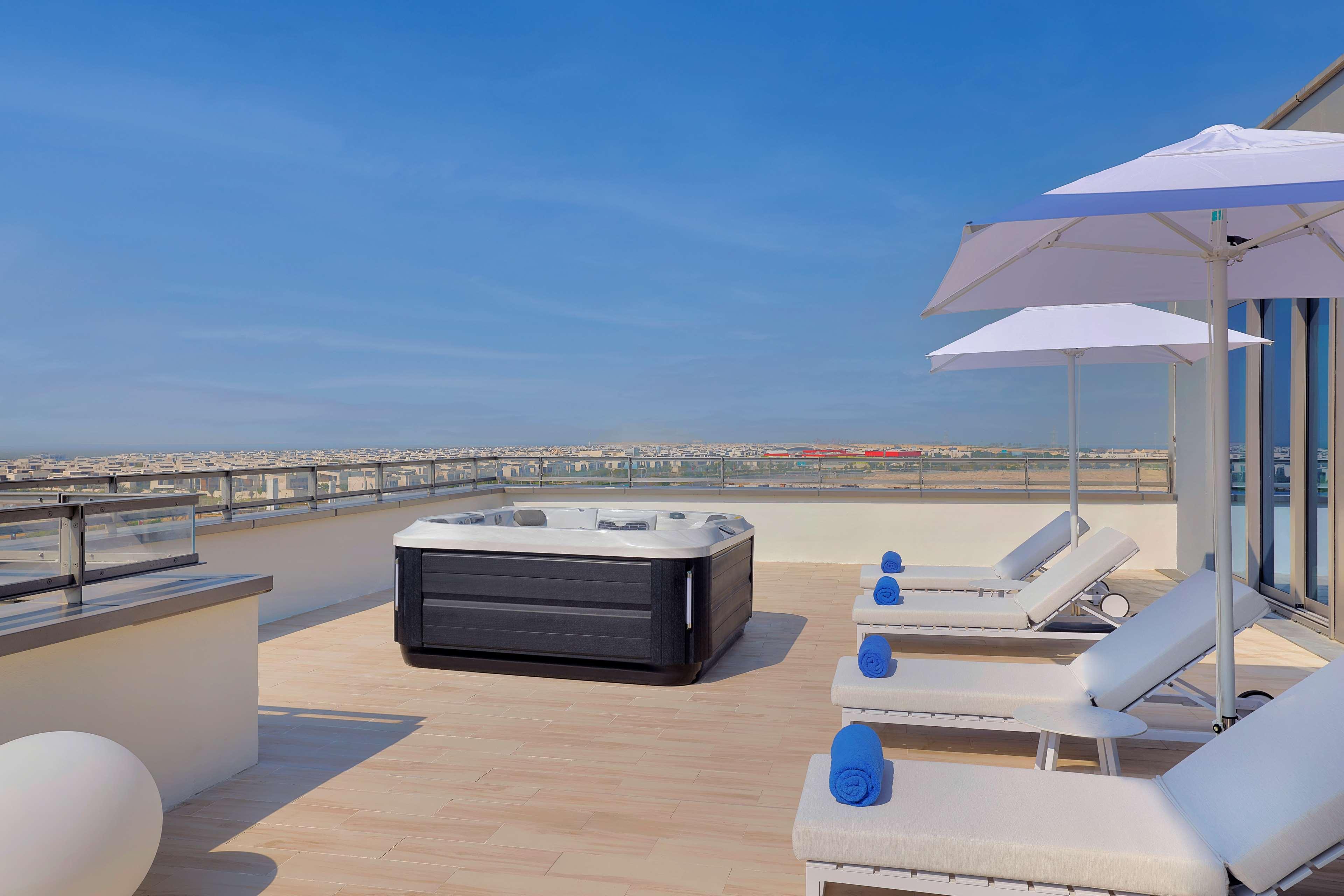 Doubletree By Hilton Yas Island Residences होटल के अलावा Abu Dhabi