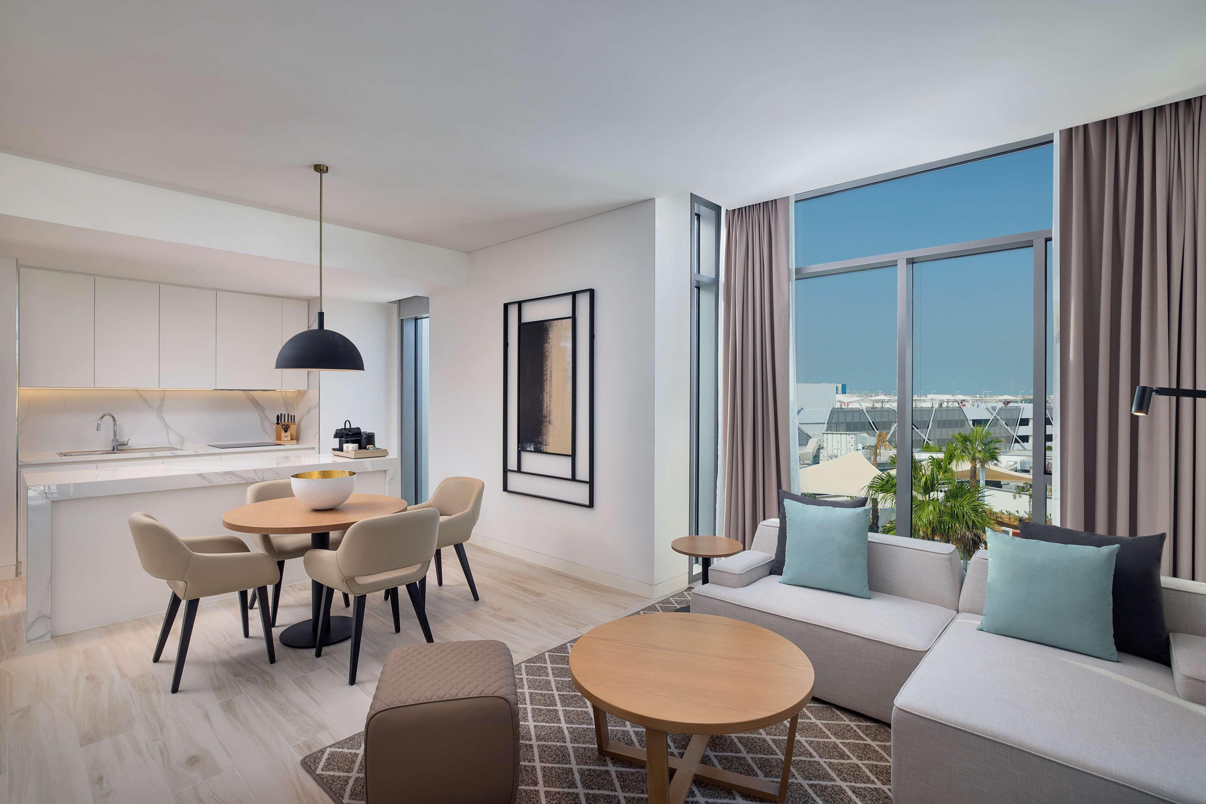 होटल के अलावा Doubletree By Hilton Yas Island Residences 4*