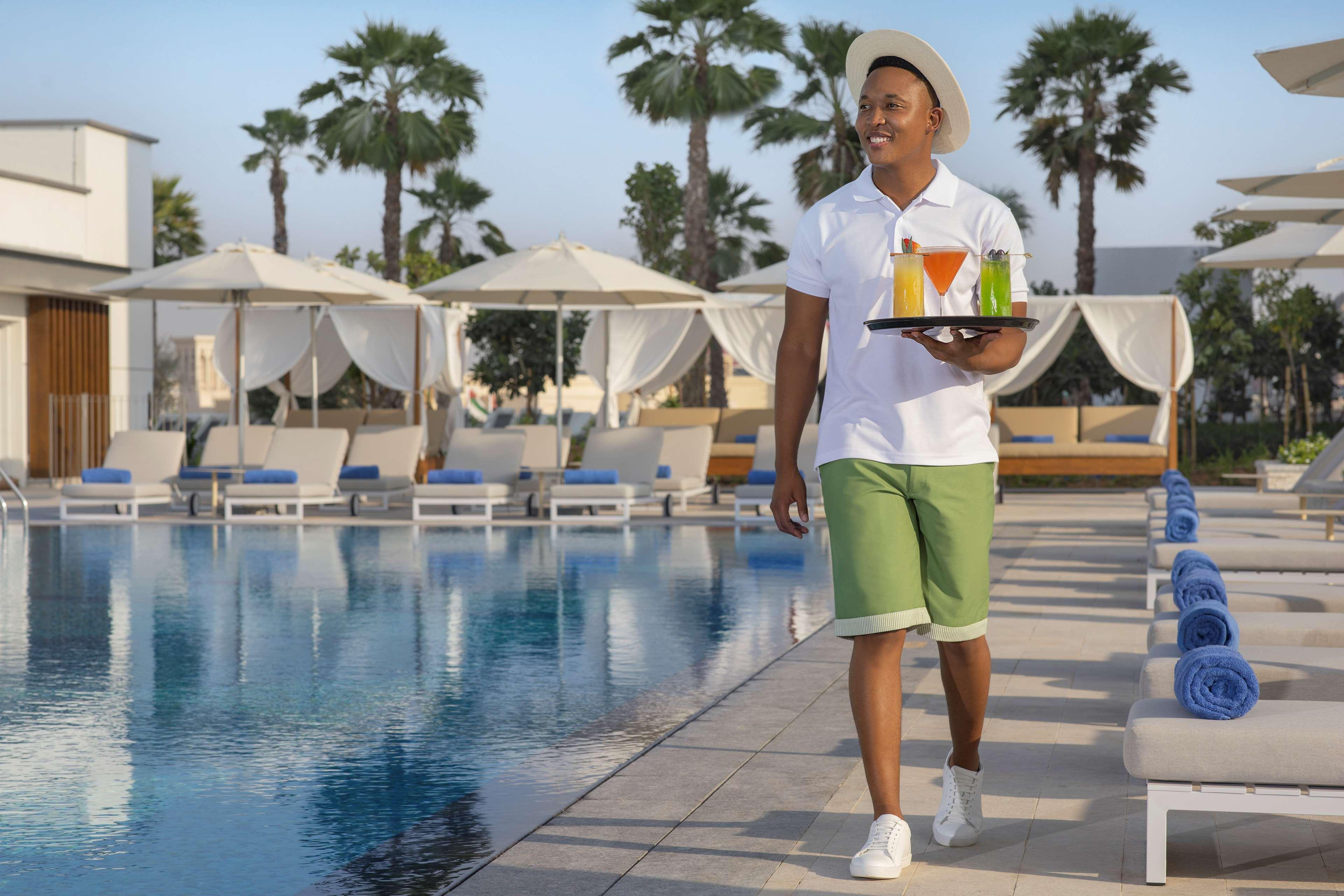 Doubletree By Hilton Yas Island Residences होटल के अलावा
