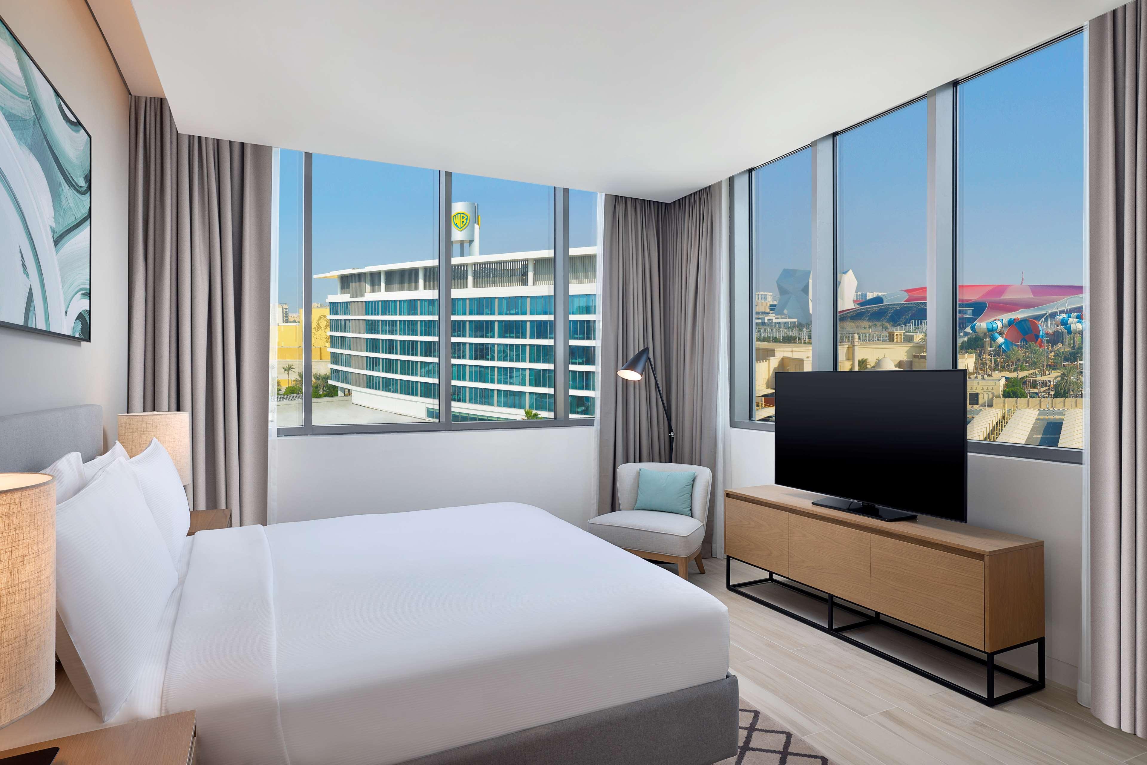 Doubletree By Hilton Yas Island Residences होटल के अलावा Abu Dhabi