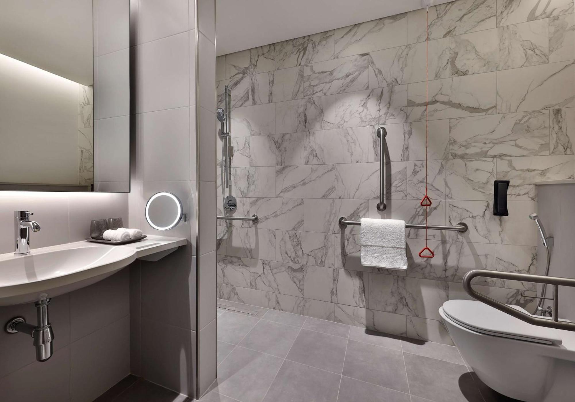 Doubletree By Hilton Yas Island Residences होटल के अलावा 4*