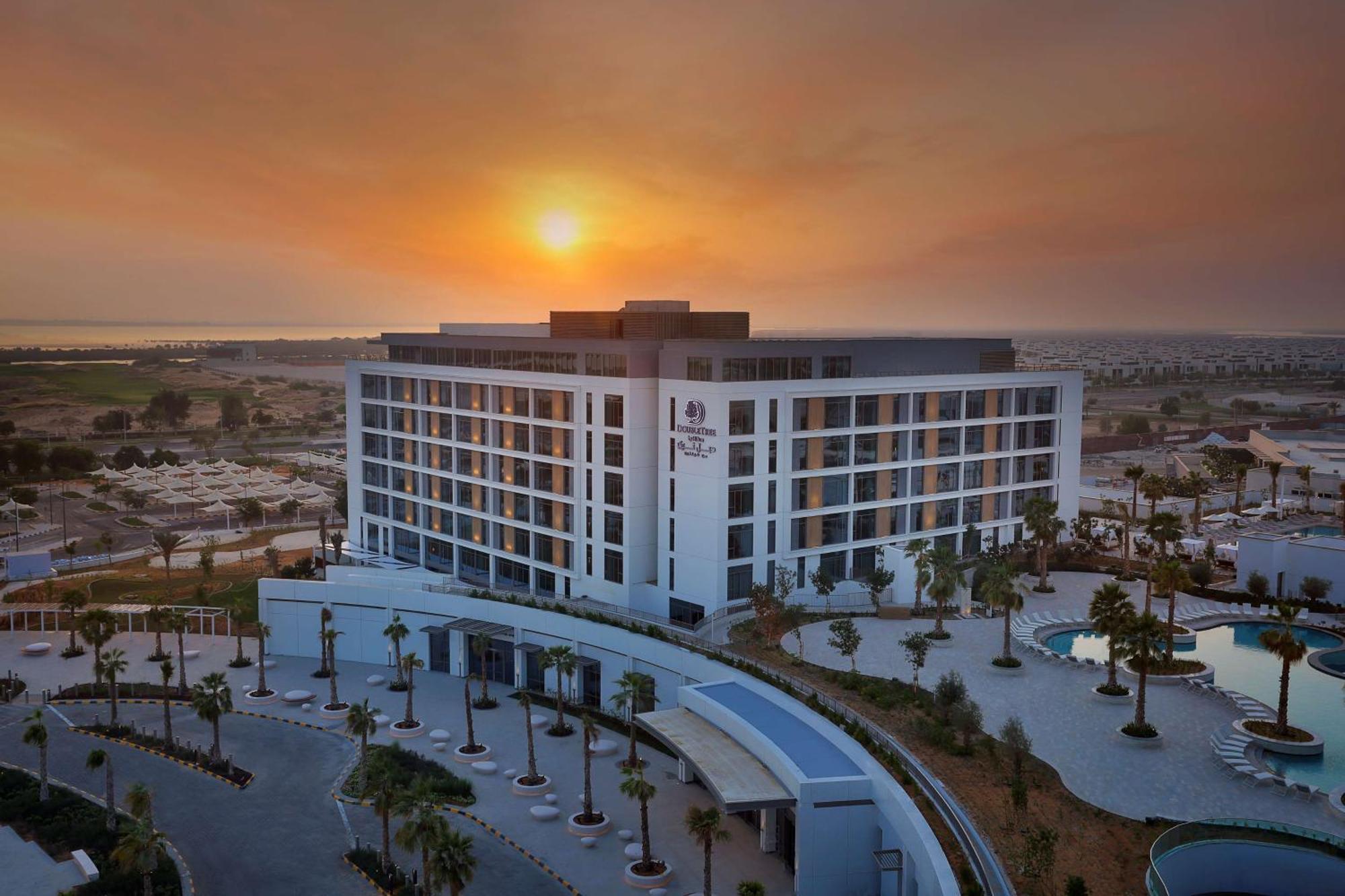होटल के अलावा Doubletree By Hilton Yas Island Residences Abu Dhabi